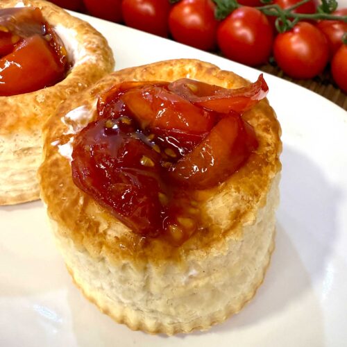 Tartaletas crujientes con queso crema y tomate Cherry Sugardrop confitado